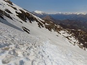 60 Scendiamo con attenzione su pendio ripido con neve molle e scivolosa